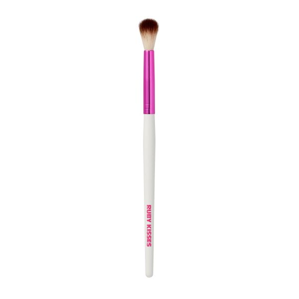 Ruby Kisses Tapered Eyeshadow Brush